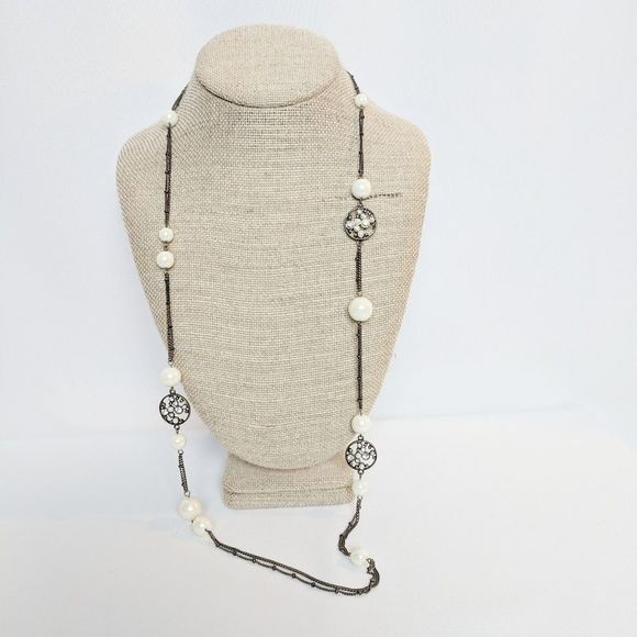 Vintage Multi Chain Necklace with Flower Disks - Picture 6 of 6